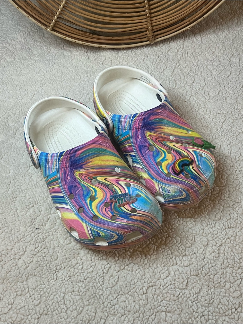 Crocs Kids J2 Colorful Marble Swirl Classic Clogs Rainbow Jibbitz